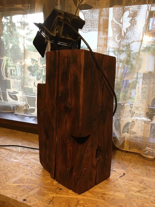 Lampa ze starej belki — podstawa